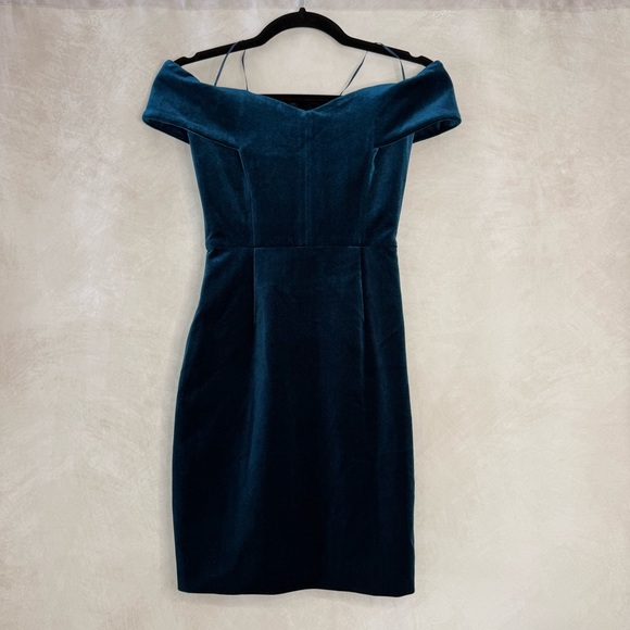 NWT Nicholas Off Shoulder Velvet Mini Dress - Picture 4 of 9